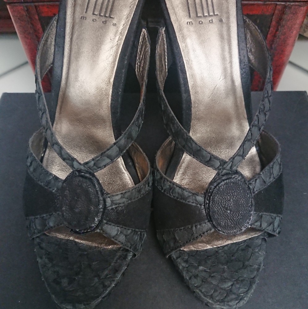 PELLE MODA Xtatic Charcoal Black Platform Sandals